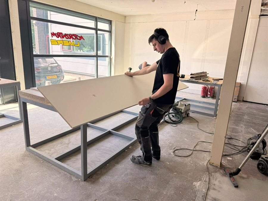Maatwerk in de werkplaats: blad op het frame