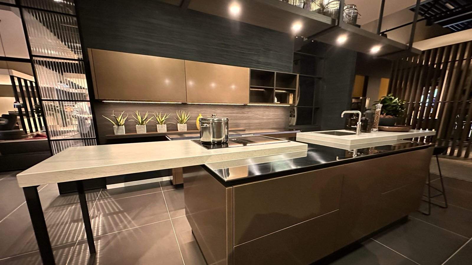 Keuken met eiland en sfeerverlichting
